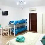 Alojamento de Acomodação e Pequeno-almoço Ape Rossa 3*