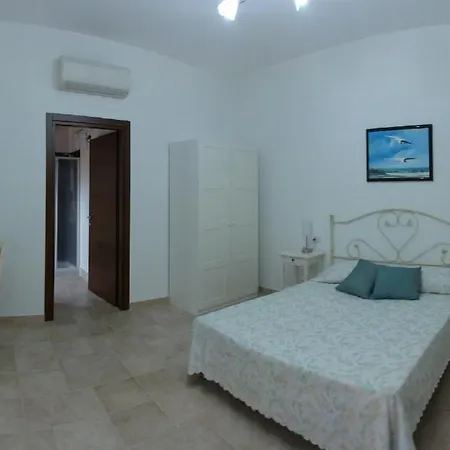 Ape Rossa Bed and breakfast 3*